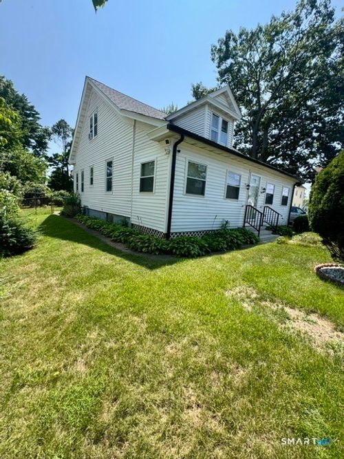 11 Bliss St, East Hartford, CT, 06108-2703 | Card Image