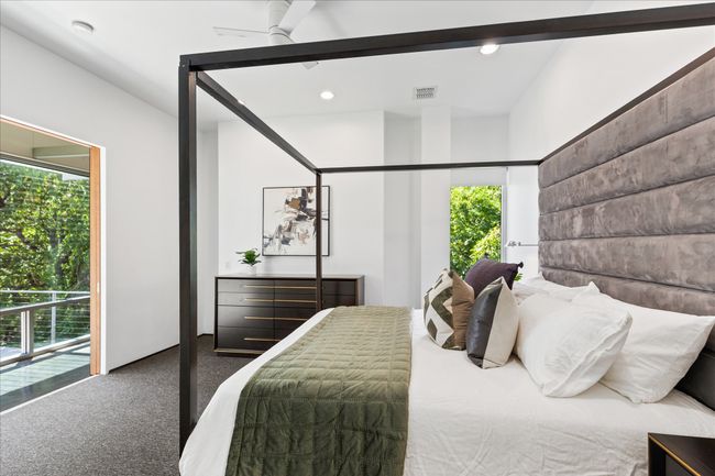 33 Vanguard Way, House other with 3 bedrooms, 3 bathrooms and null parking in Dallas TX | Image 11