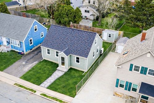 37 Vine St, New Bedford, MA, 02740-5632 | Card Image