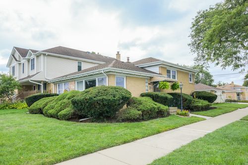 8662 N Ozark Ave, Niles, IL, 60714-1929 | Card Image