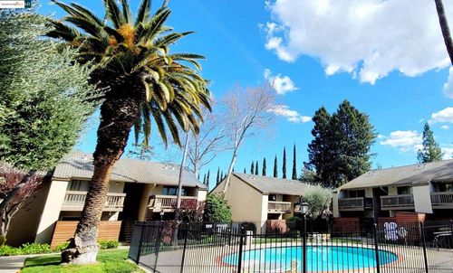 apt-105-2734 Oak Rd, Walnut Creek, CA, 94597-2841 | Card Image