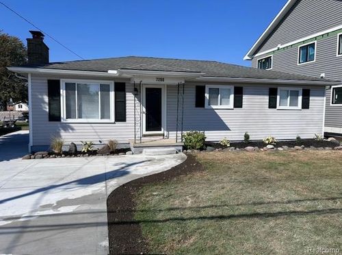 7208 Bluebill St, Clay, MI, 48001-4104 | Card Image