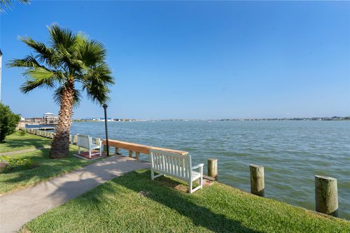 213-4001 Nasa Pkwy, El Lago, TX, 77586-6229 | Card Image