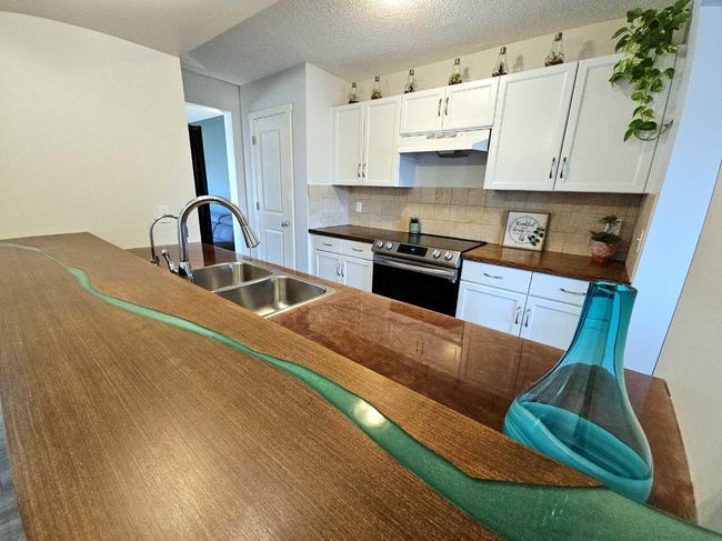 236 Silverado Range View Sw, Home with 3 bedrooms, 2 bathrooms and 2 parking in Calgary AB | Image 10