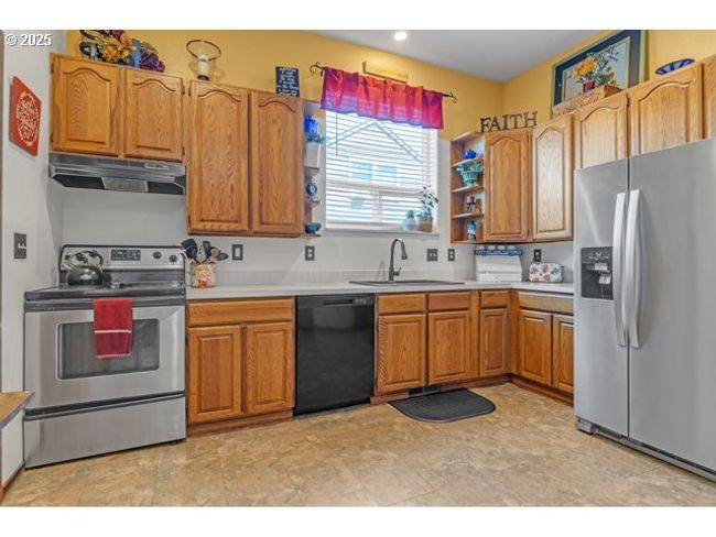 423 E Main St, House other with 5 bedrooms, 3 bathrooms and null parking in Carlton OR | Image 9