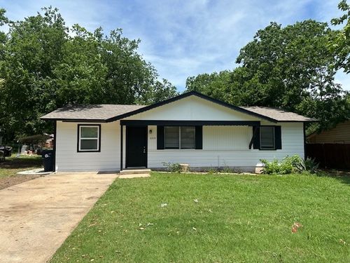 609 Juno Ln, Denton, TX, 76209-8029 | Card Image