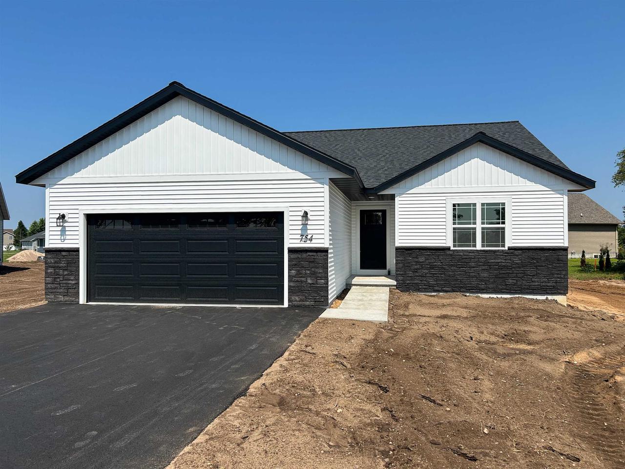 Red Sunset Ct, Plover, WI 54467