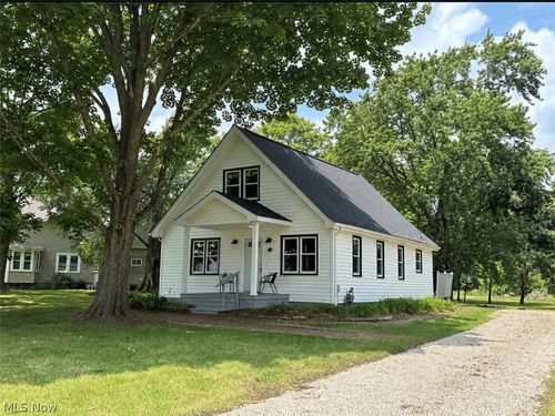 2721 E River Rd, Newton Falls, OH, 44444-9790 | Card Image