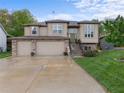 5084 Nw Timberline Dr, Riverside, MO, 64150-3574 | Card Image