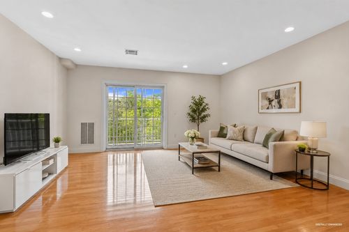 2d-328 Copeland St, Quincy, MA, 02169-4062 | Card Image