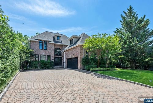 1152 Cumbermeade Rd, Fort Lee, NJ, 07024-4238 | Card Image