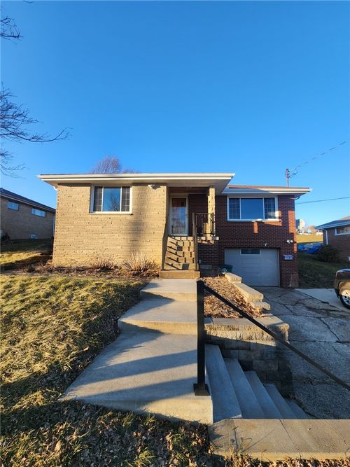 1586 Collier Ave, Carnegie, PA, 15106-3944 | Card Image