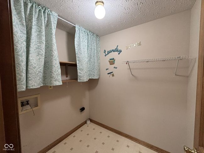 2856 Colony Lake East Dr, Condo with 3 bedrooms, 2 bathrooms and null parking in Plainfield IN | Image 17