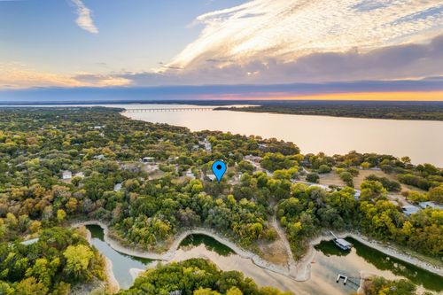 240 Canyon Dr, Whitney, TX, 76692-7513 | Card Image