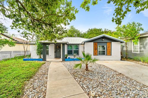 647 W Main Ave, Robstown, TX, 78380-2828 | Card Image