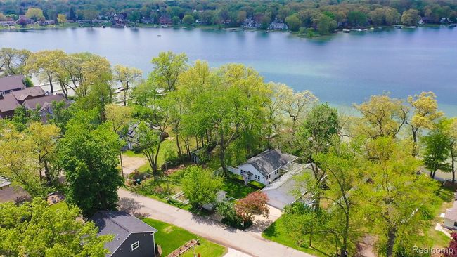 Exceptional location on the lake | Image 65