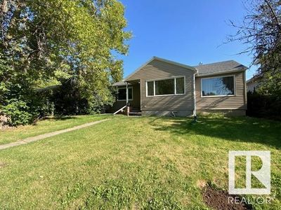 5010 44 Ave, House other with 5 bedrooms, 2 bathrooms and null parking in Wetaskiwin AB | Image 1