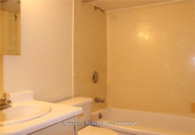 1517 Gloucester Road, House other with 4 bedrooms, 3 bathrooms and 10 parking in London North ON | Image 14