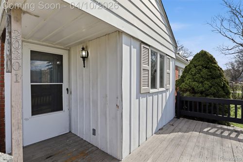 20201 Lancaster St, Harper Woods, MI, 48225-1631 | Card Image
