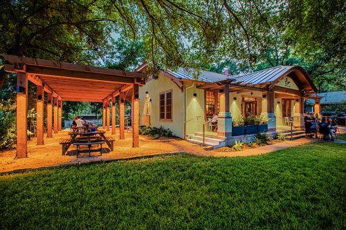 313 E San Antonio St, Fredericksburg, TX, 78624-4645 | Card Image