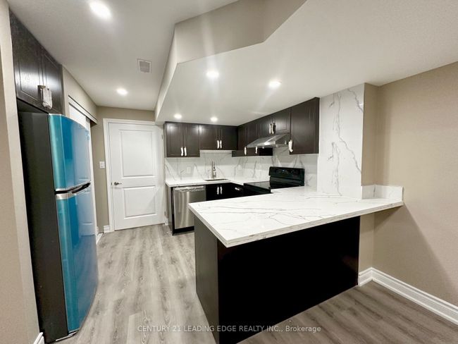 BSMT - 30 Huggins Dr, House other with 3 bedrooms, 3 bathrooms and 1 parking in Whitby ON | Image 4