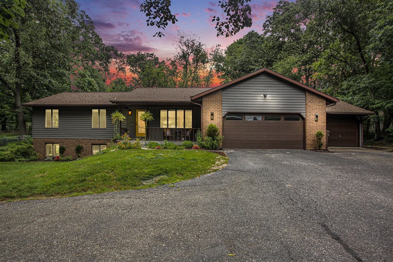 Cascade Rd, Grand Rapids, MI 49546