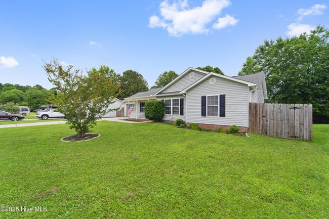 109 King St, House other with 3 bedrooms, 2 bathrooms and 1 parking in Jacksonville NC | Image 4