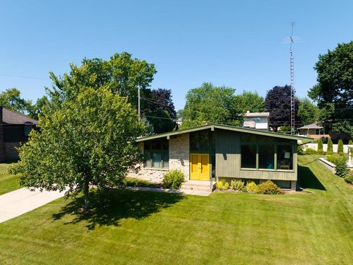 2131 20th Ave, MONROE, WI, 53566-3426 | Card Image