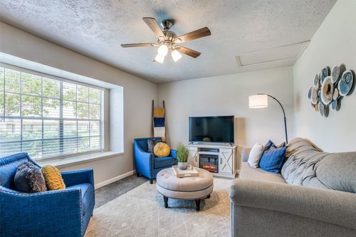 37-7 W Mountain Ln, Grand Prairie, TX, 75052-6209 | Card Image