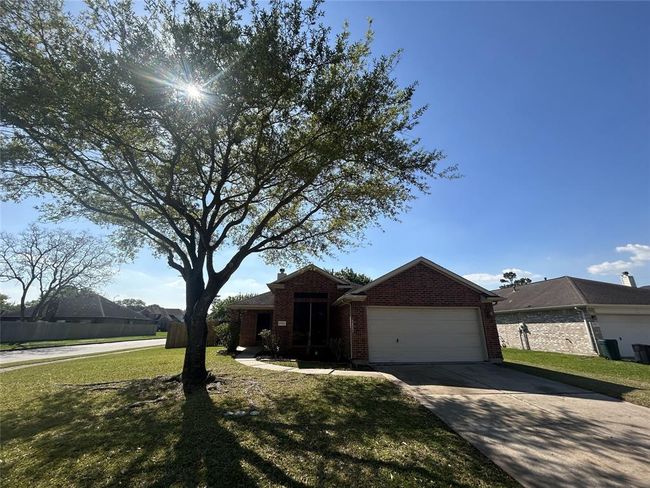 19503 Pinewood Bluff Ln, House other with 3 bedrooms, 2 bathrooms and 2 parking in Humble TX | Image 4