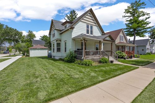 916 B Ave Nw, Cedar Rapids, IA, 52405-3917 | Card Image