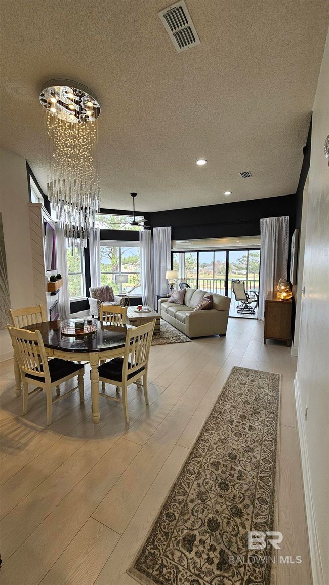 Dining Area | Image 12