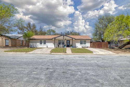 722 Barton St, Uvalde, TX, 78801-5703 | Card Image