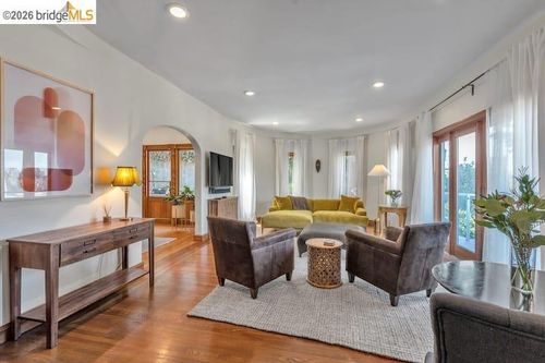 2038 Lakeshore Ave, Oakland, CA, 94606-1644 | Card Image