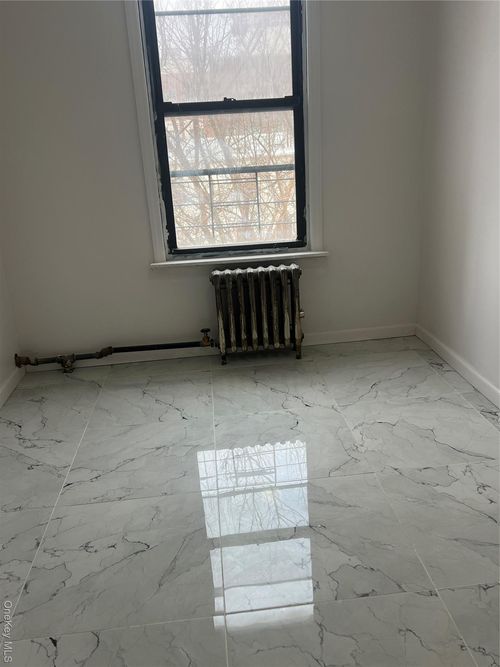 635 Eagle Ave, Bronx, NY, 10455-1401 | Card Image