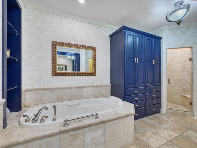 Separate tub and tiled walk-in shower! | Image 22