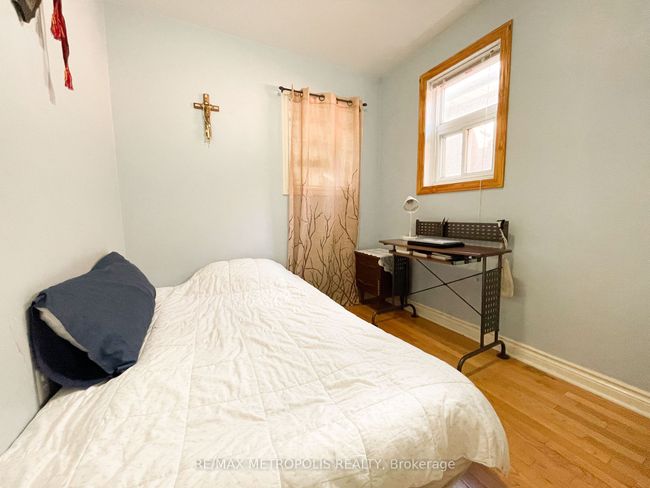 144 Fairbank Ave, House other with 3 bedrooms, 2 bathrooms and 2 parking in York ON | Image 11