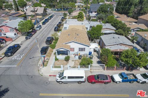 2201 Mortimer Ave, Huntington Park, CA, 90255-3716 | Card Image