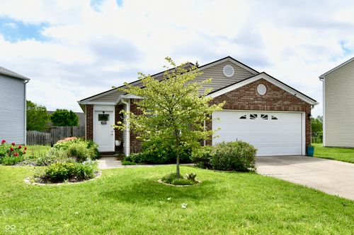 1621 Blue Grass Pkwy, Greenwood, IN, 46143-6910 | Card Image