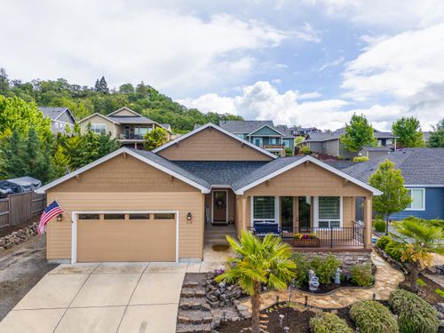 218 Cambridge Ter, Eagle Point, OR, 97524-6669 | Card Image