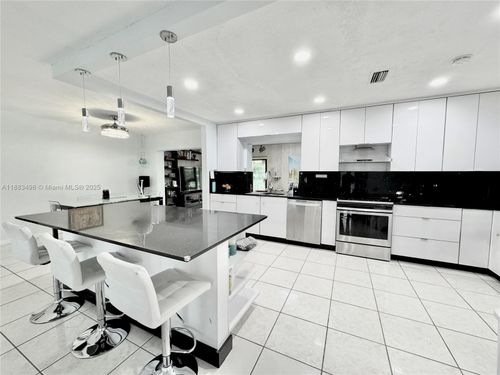 7005 Nw 94th Ave, Tamarac, FL, 33321-3038 | Card Image