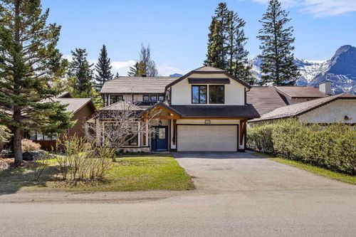 933 15 St, Canmore, AB, T1W1X2 | Card Image