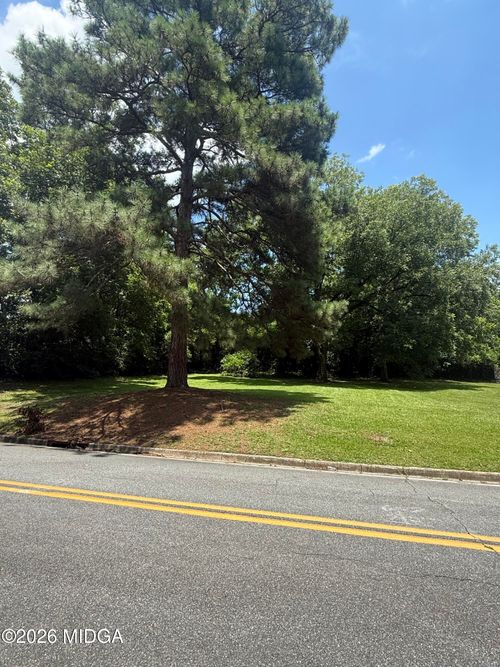 657 Short St E, Macon, GA, 31217-4024 | Card Image