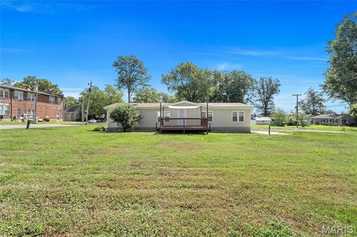 450 W Schuetz St, Lebanon, IL, 62254-1553 | Card Image