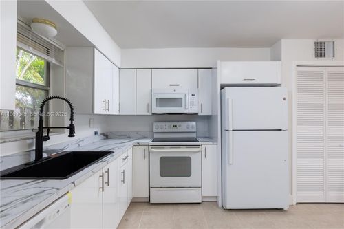 2-129 Se 4th St, Hallandale Beach, FL, 33009-6409 | Card Image