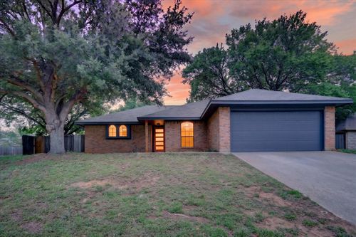 5410 Stagetrail Dr, Arlington, TX, 76017-2036 | Card Image