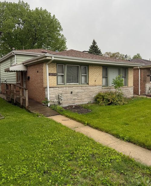 11314 S Green Bay Ave, Chicago, IL, 60617-7152 | Card Image