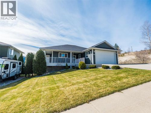 3835 5th Ave, Castlegar, BC, V1N4Y5 | Card Image