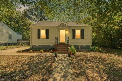 10 Brentwood Dr, Hampton, VA, 23669-2802 | Card Image