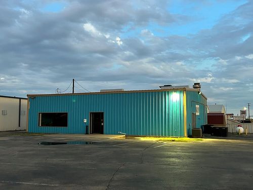 1613 W Broadway St, Andrews, TX, 79714-6039 | Card Image